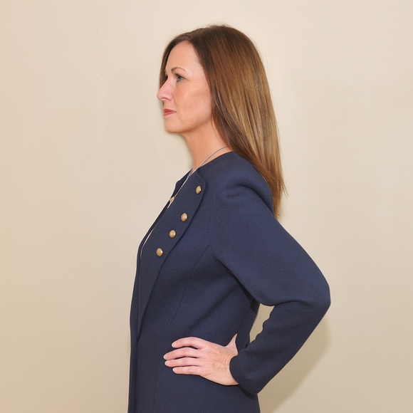 ๐งฅ St. John by Marie Gray Navy Blue Blazer with Engraved Gold Buttons - Picture 7 of 9